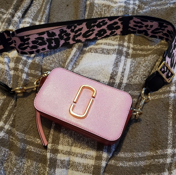 Marc Jacobs Marc Jacobs The Snapshot Crossbody Bag- BarbieCore Pink - Picture 10 of 16